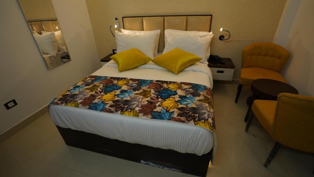 M K Hotel And Restaurant Noida Exterior photo