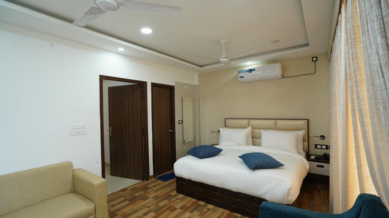 M K Hotel And Restaurant Noida Exterior photo
