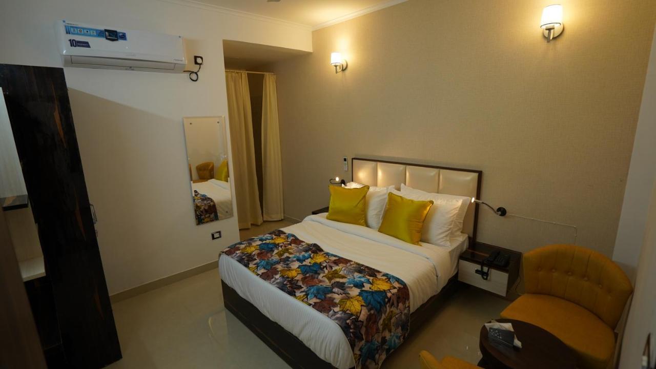 M K Hotel And Restaurant Noida Exterior photo
