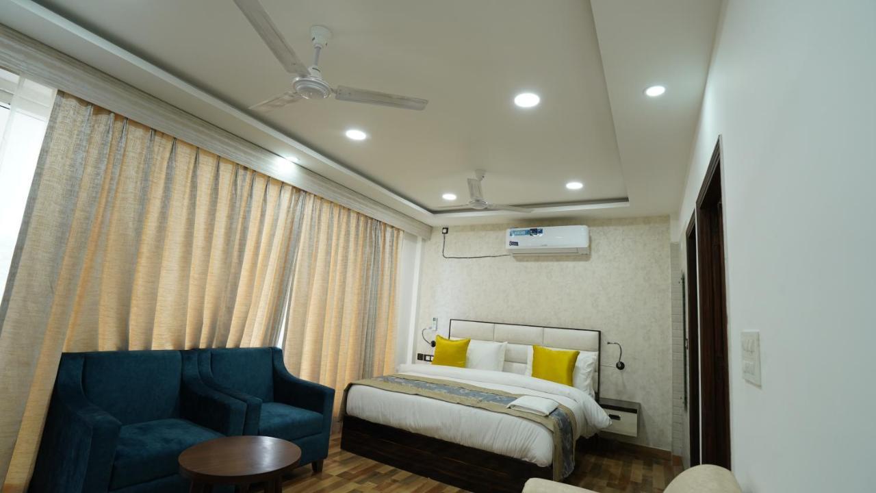 M K Hotel And Restaurant Noida Exterior photo