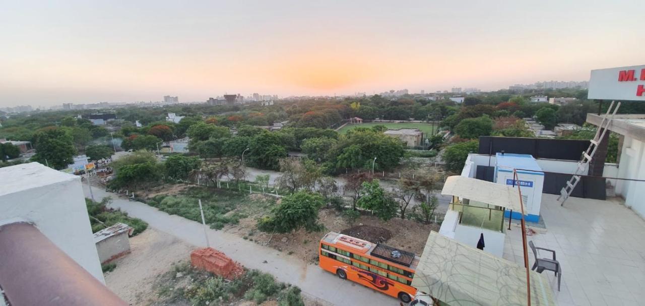 M K Hotel And Restaurant Noida Exterior photo