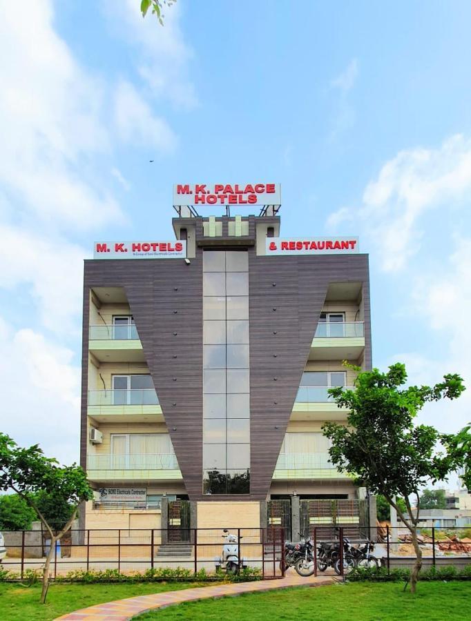 M K Hotel And Restaurant Noida Exterior photo