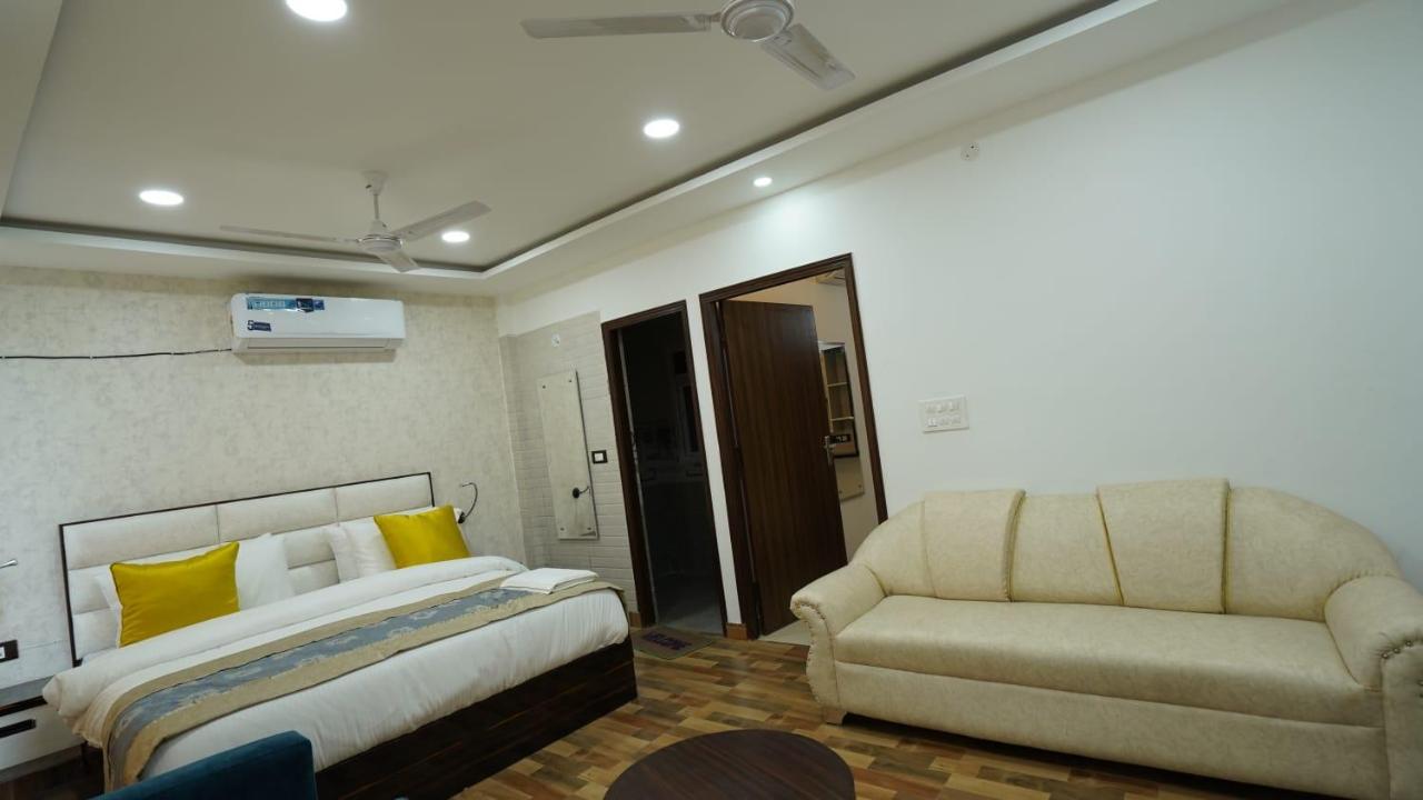 M K Hotel And Restaurant Noida Exterior photo