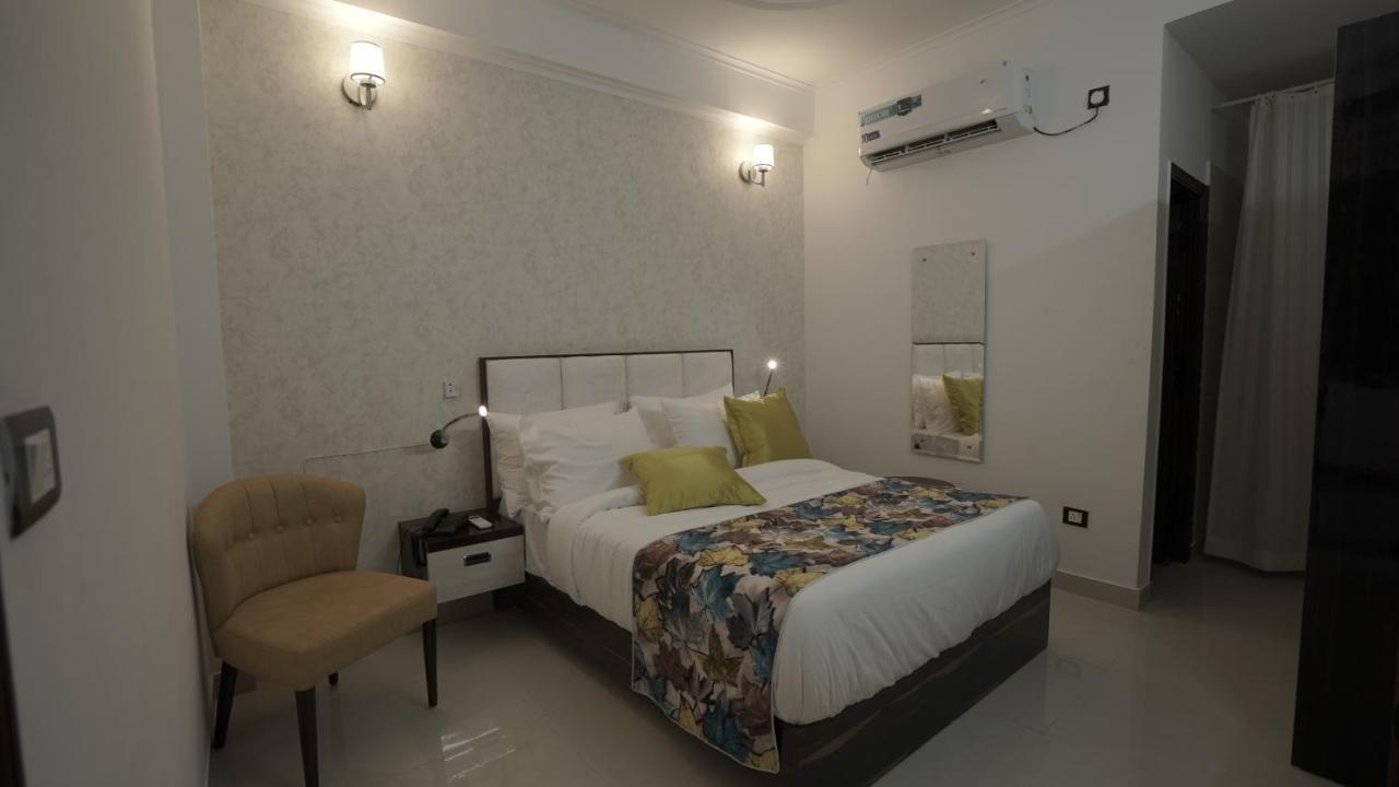 M K Hotel And Restaurant Noida Exterior photo