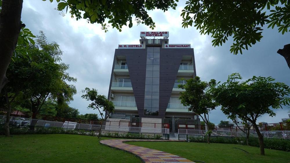 M K Hotel And Restaurant Noida Exterior photo