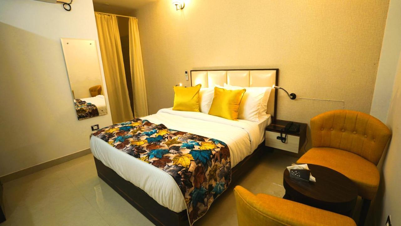 M K Hotel And Restaurant Noida Exterior photo