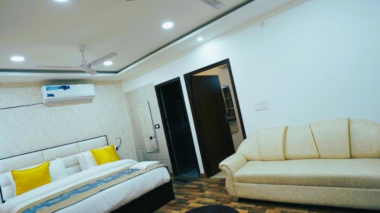 M K Hotel And Restaurant Noida Exterior photo