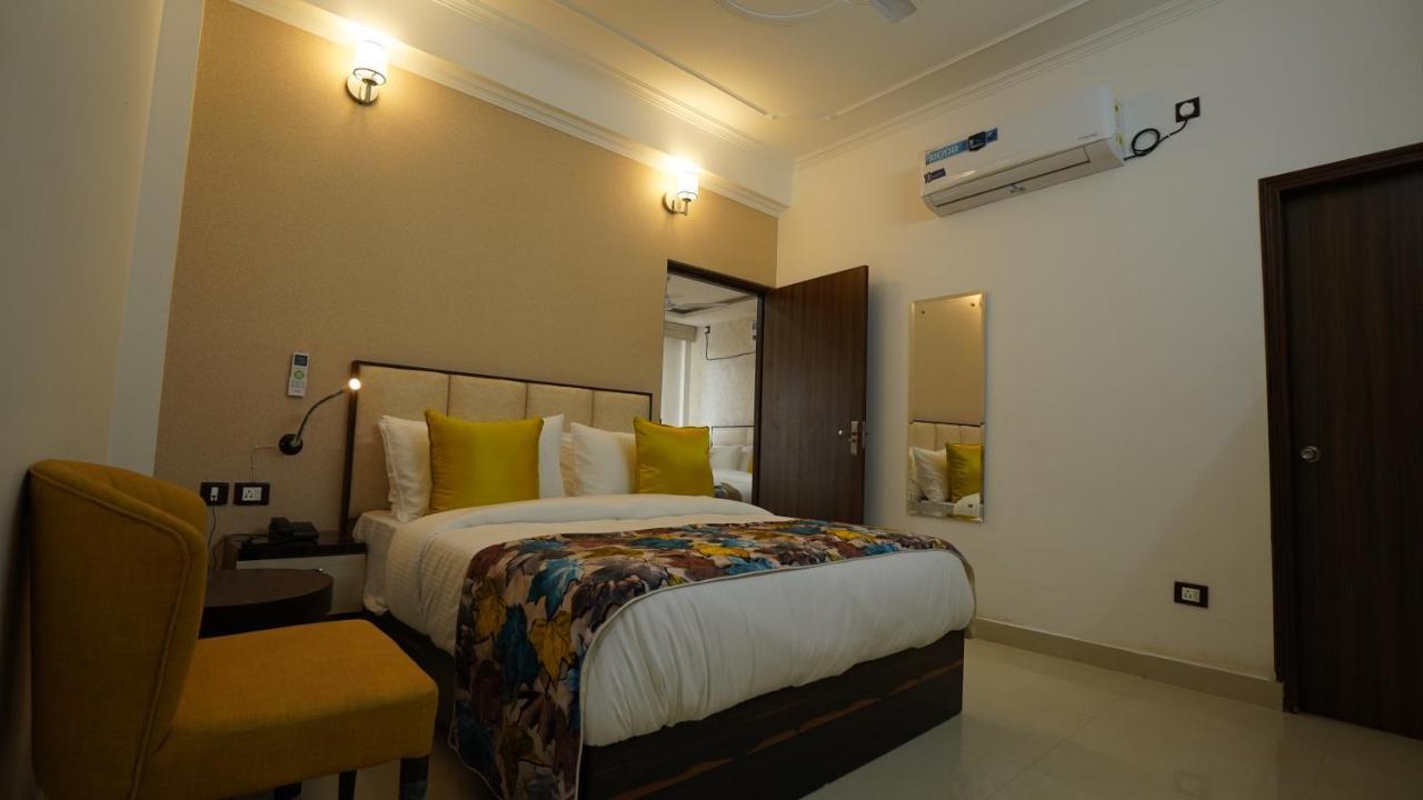 M K Hotel And Restaurant Noida Exterior photo