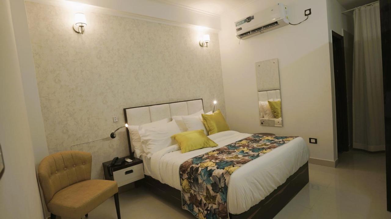 M K Hotel And Restaurant Noida Exterior photo