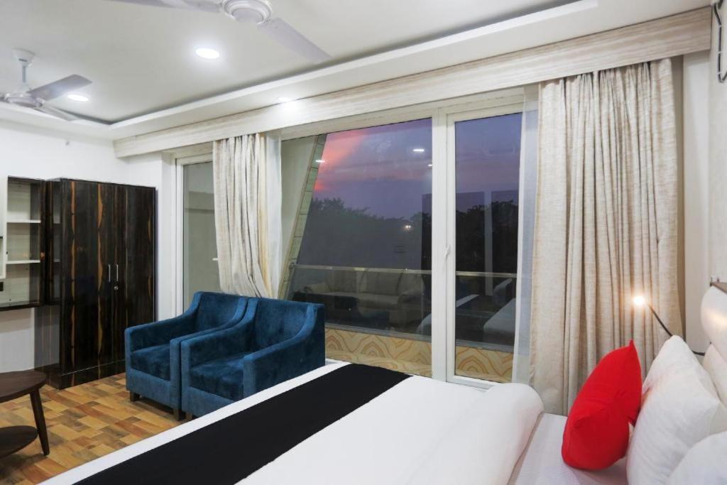 M K Hotel And Restaurant Noida Exterior photo