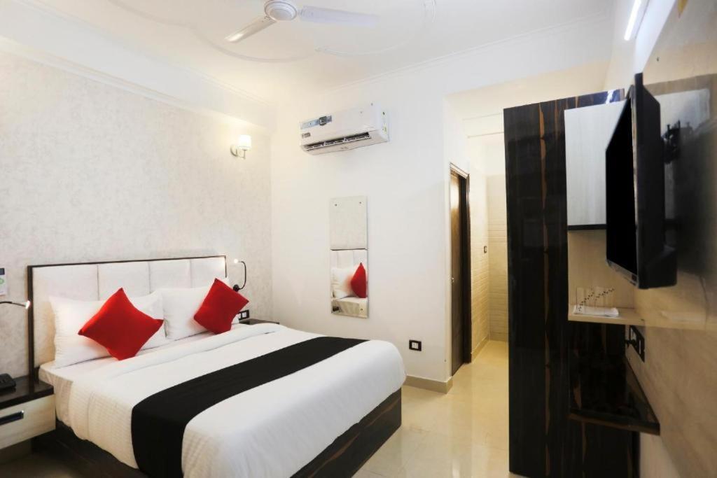 M K Hotel And Restaurant Noida Exterior photo