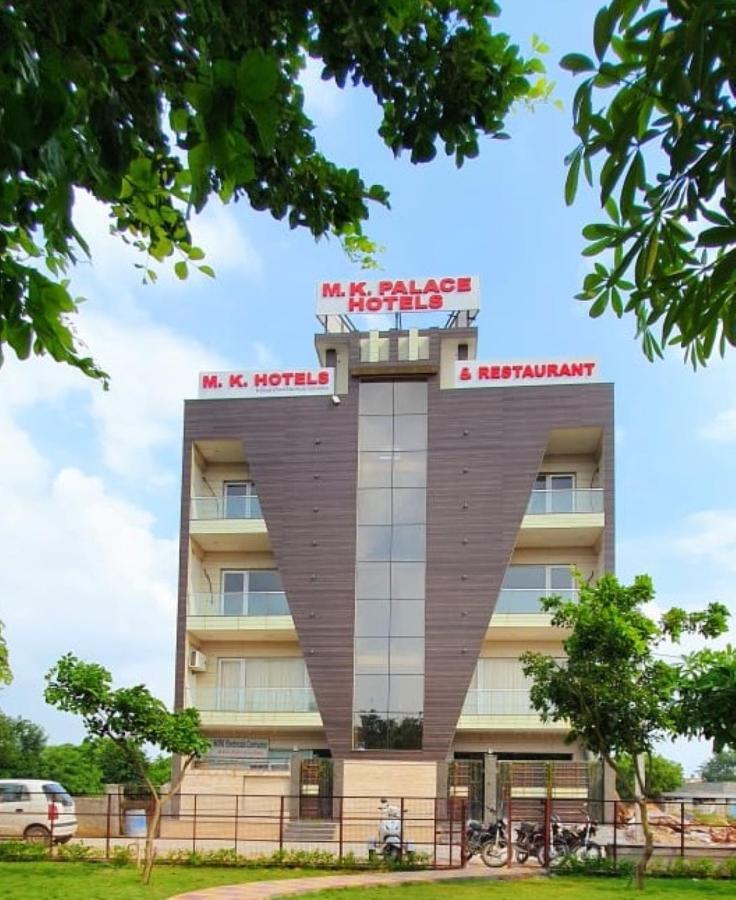 M K Hotel And Restaurant Noida Exterior photo