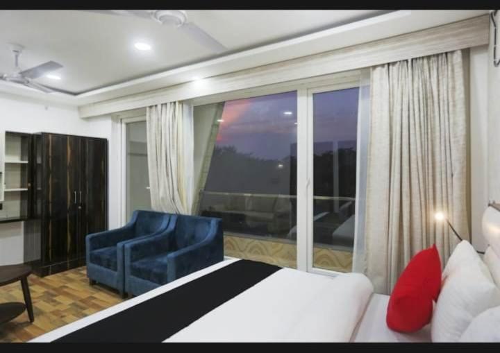 M K Hotel And Restaurant Noida Exterior photo