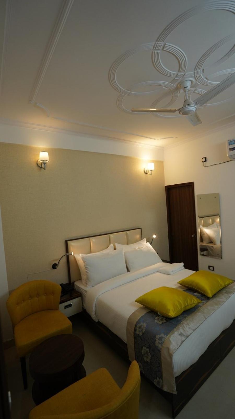 M K Hotel And Restaurant Noida Exterior photo