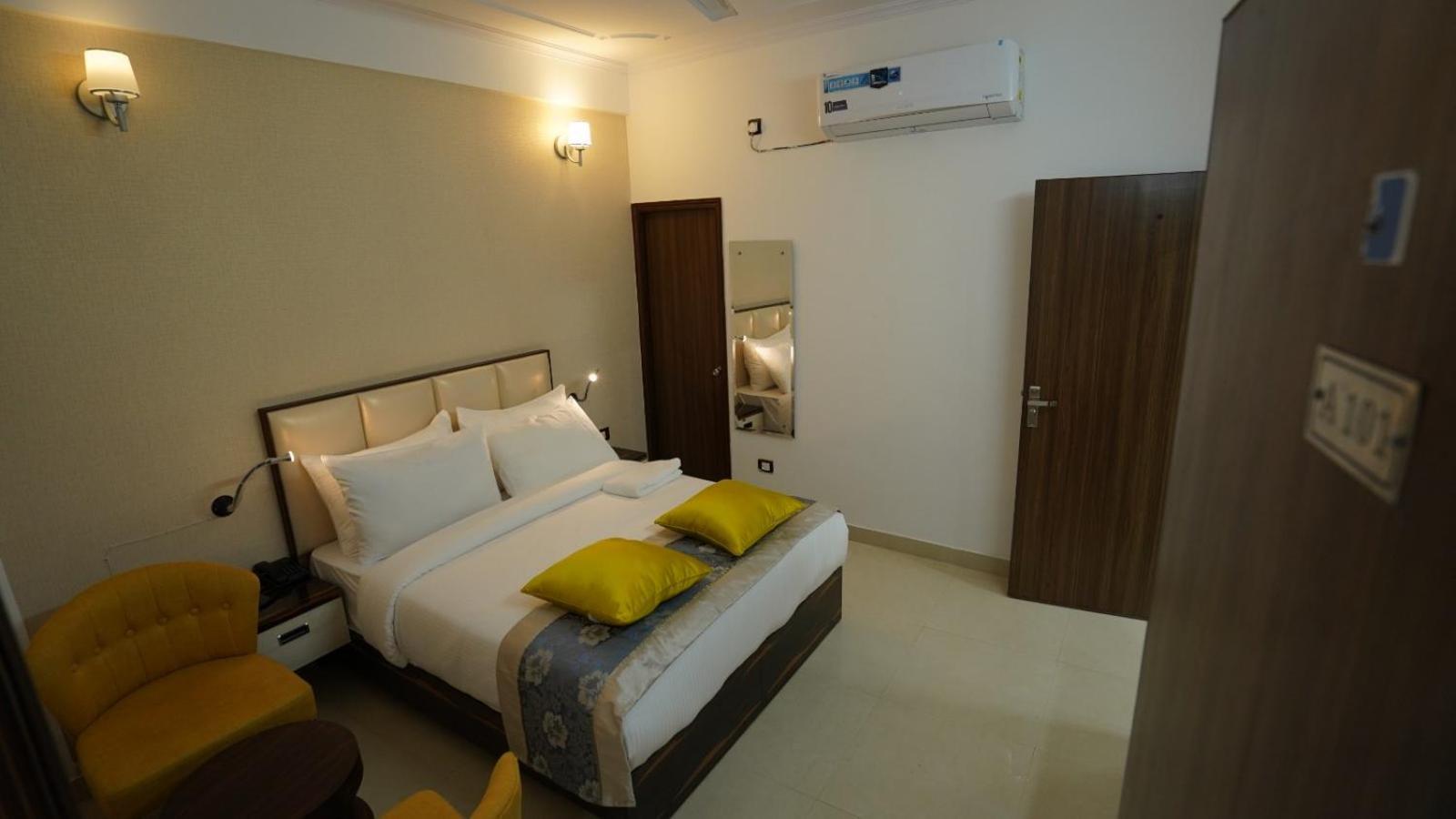M K Hotel And Restaurant Noida Exterior photo