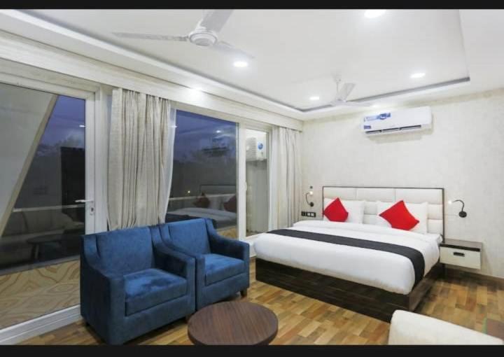 M K Hotel And Restaurant Noida Exterior photo