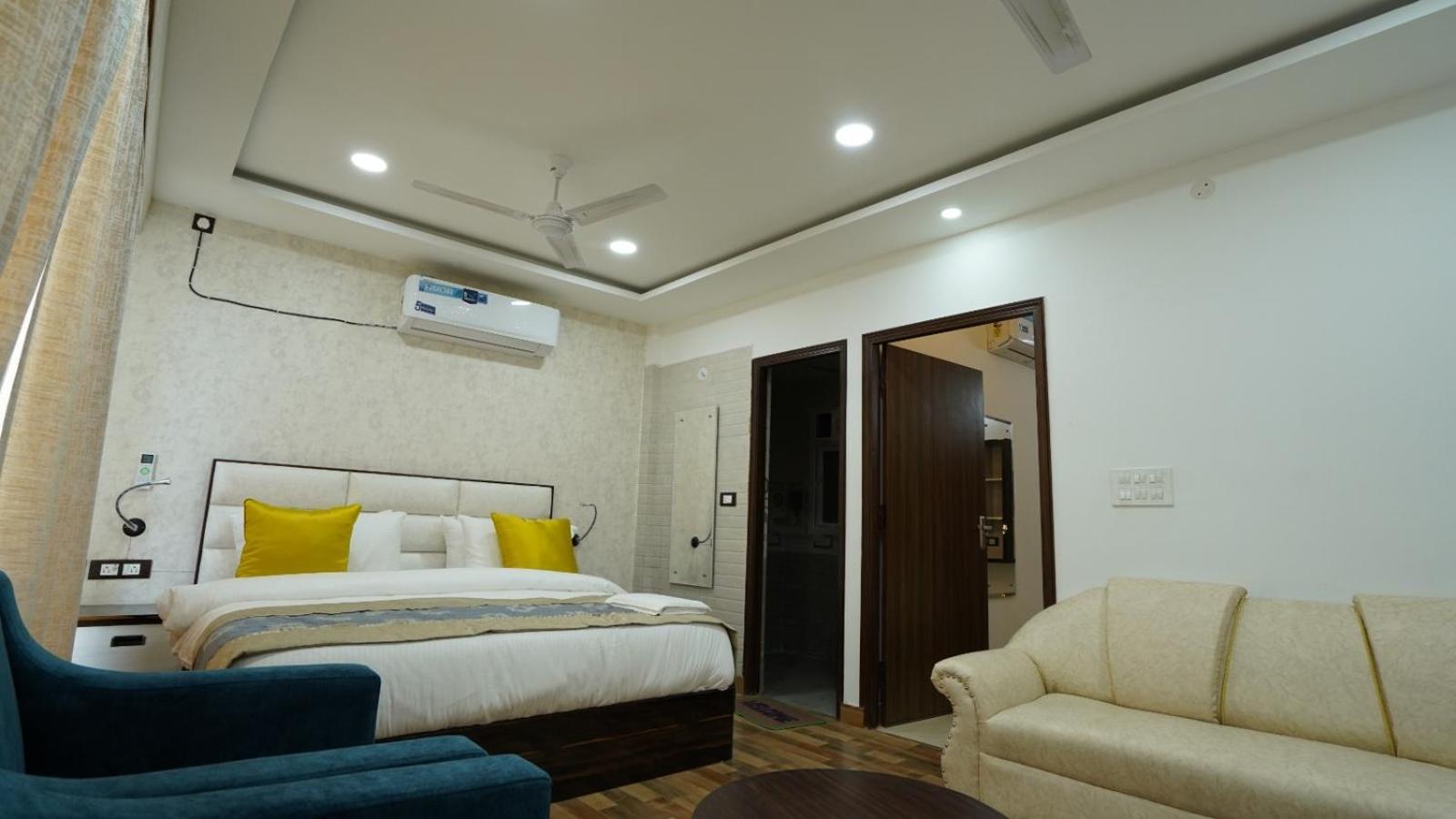 M K Hotel And Restaurant Noida Exterior photo